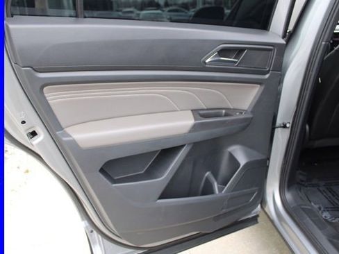 Used 2022 Volkswagen Atlas Cross Sport SE w/ Panoramic Sunroof Package image 27