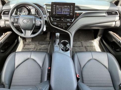 Used 2024 Toyota Camry SE image 9
