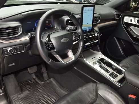 Used 2023 Ford Explorer Platinum w/ Technology Package RWD image 35