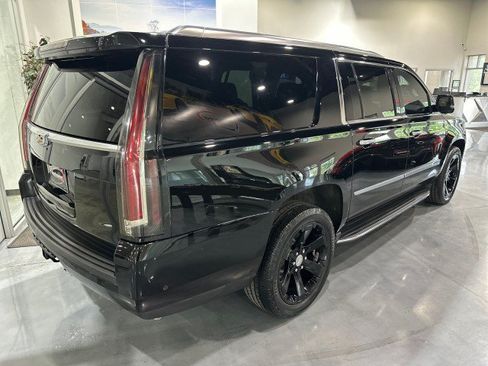 Used 2019 Cadillac Escalade ESV Premium Luxury AWD/4WD image 2