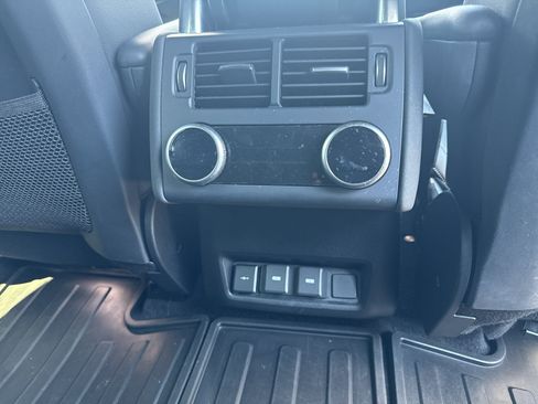 Used 2023 Land Rover Discovery S R-Dynamic AWD/4WD image 17
