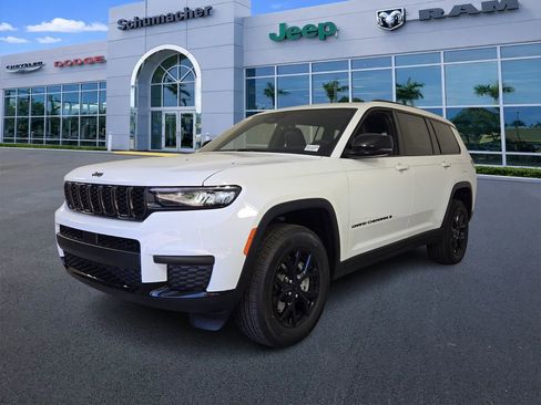 New 2025 Jeep Grand Cherokee L Laredo RWD image 4