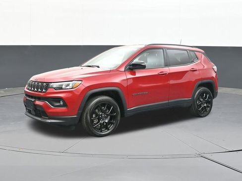 Used 2025 Jeep Compass Latitude w/ Altitude Special Edition AWD/4WD image 5