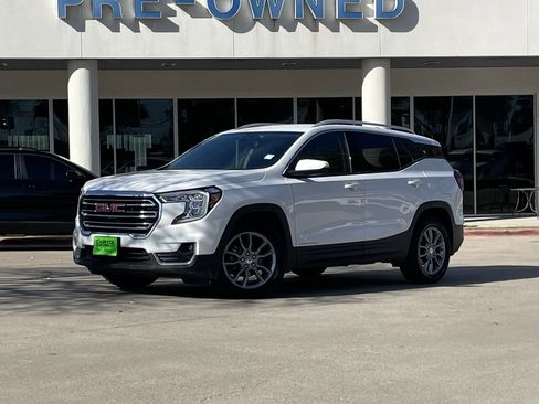 Used 2024 GMC Terrain SLT image 1