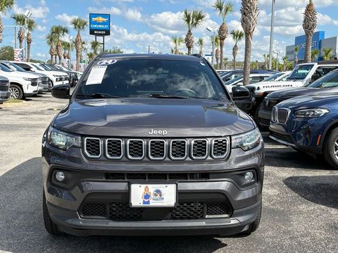 Used 2024 Jeep Compass Latitude AWD/4WD image 3