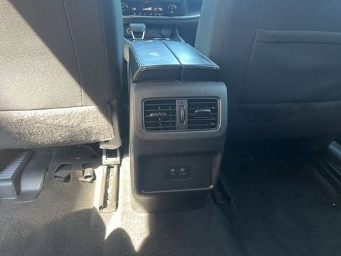Used 2023 Nissan Rogue SV FWD image 16