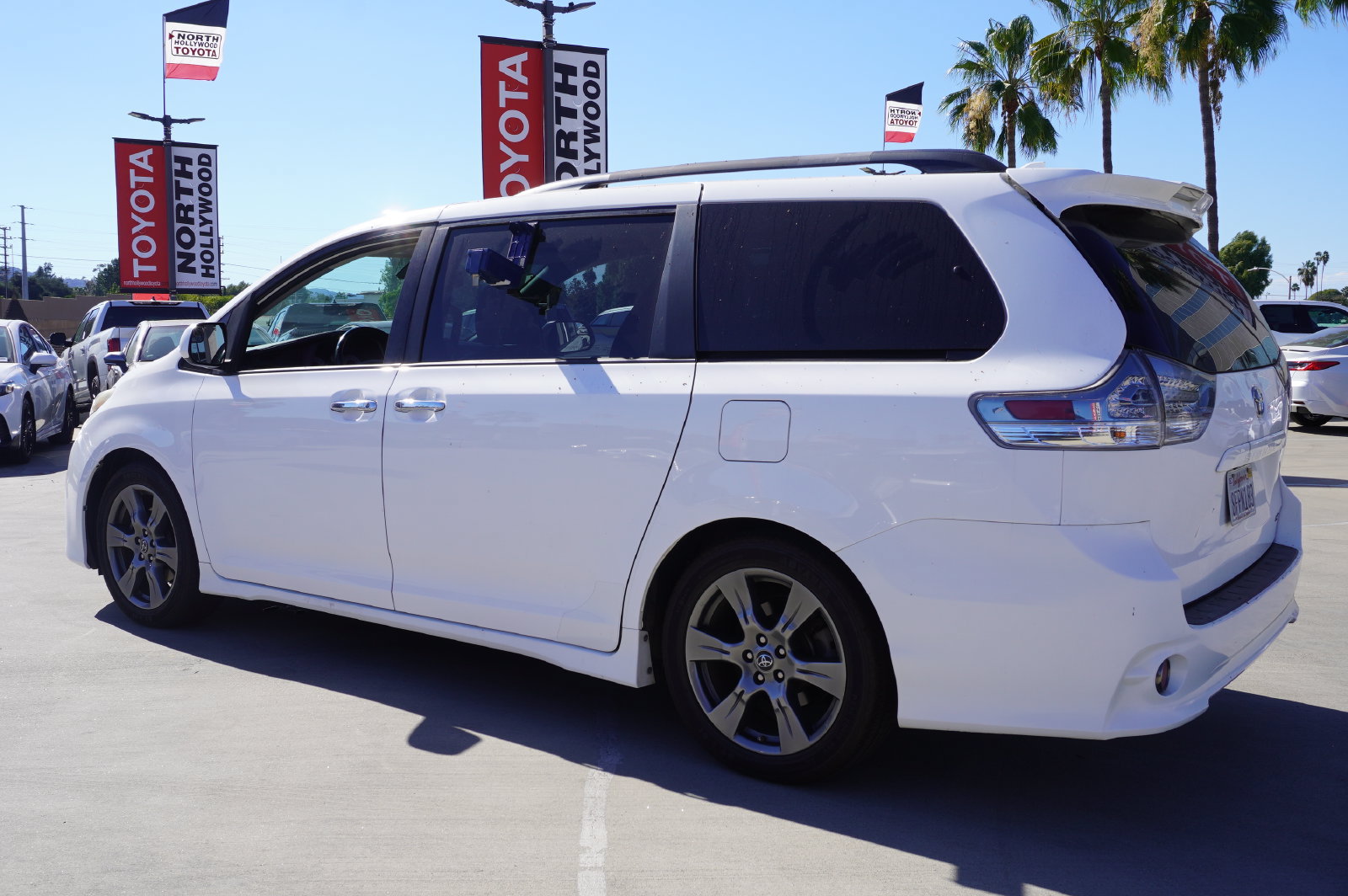 Certified 2019 Toyota Sienna SE FWD image 4