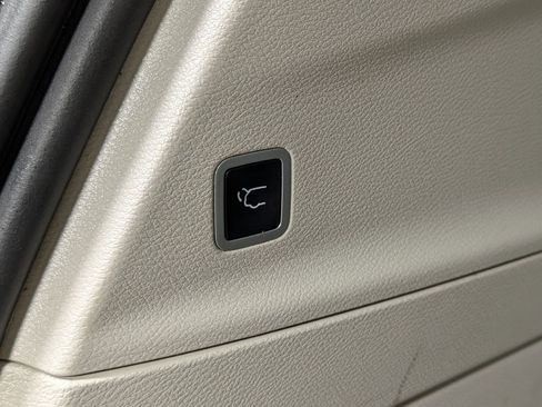 Used 2017 Chrysler Pacifica Touring-L image 26