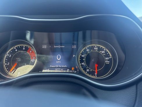 Used 2022 Jeep Cherokee Limited image 14