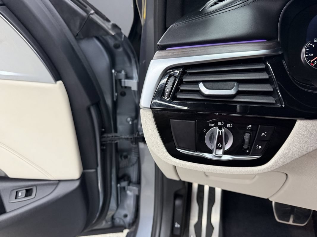 Used 2018 BMW M550i xDrive AWD/4WD image 25