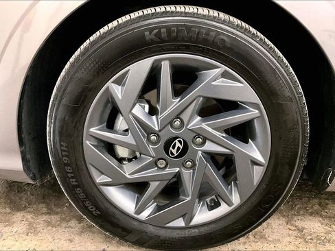 Used 2025 Hyundai Elantra Blue image 8