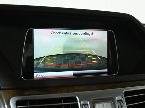 Used 2014 Mercedes-Benz E 350 4MATIC Sedan image 26