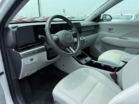 Used 2025 Hyundai Kona SEL FWD image 12