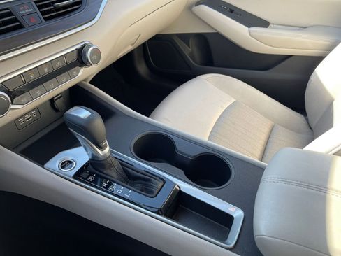 Used 2025 Nissan Altima 2.5 SV image 41