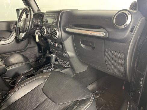 Used 2013 Jeep Wrangler Unlimited Sport image 31