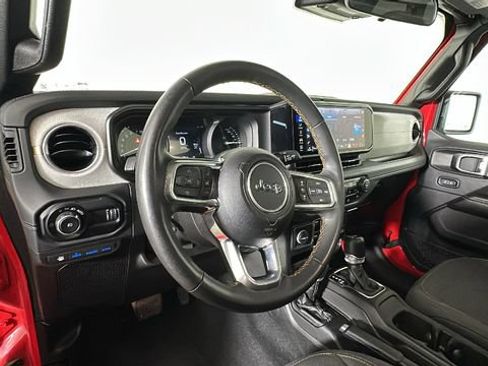 Used 2024 Jeep Wrangler Unlimited Sahara AWD/4WD image 12