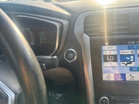 Used 2017 Ford Fusion SE w/ Fusion SE Technology Package FWD image 21