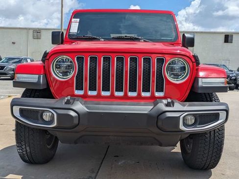 Used 2019 Jeep Wrangler Unlimited Sahara w/ Dual Top Group AWD/4WD image 3