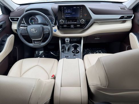 Used 2022 Toyota Highlander XLE image 10