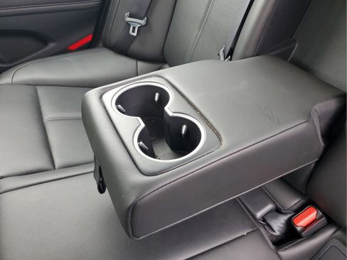 Used 2025 Genesis G70 2.5T image 7