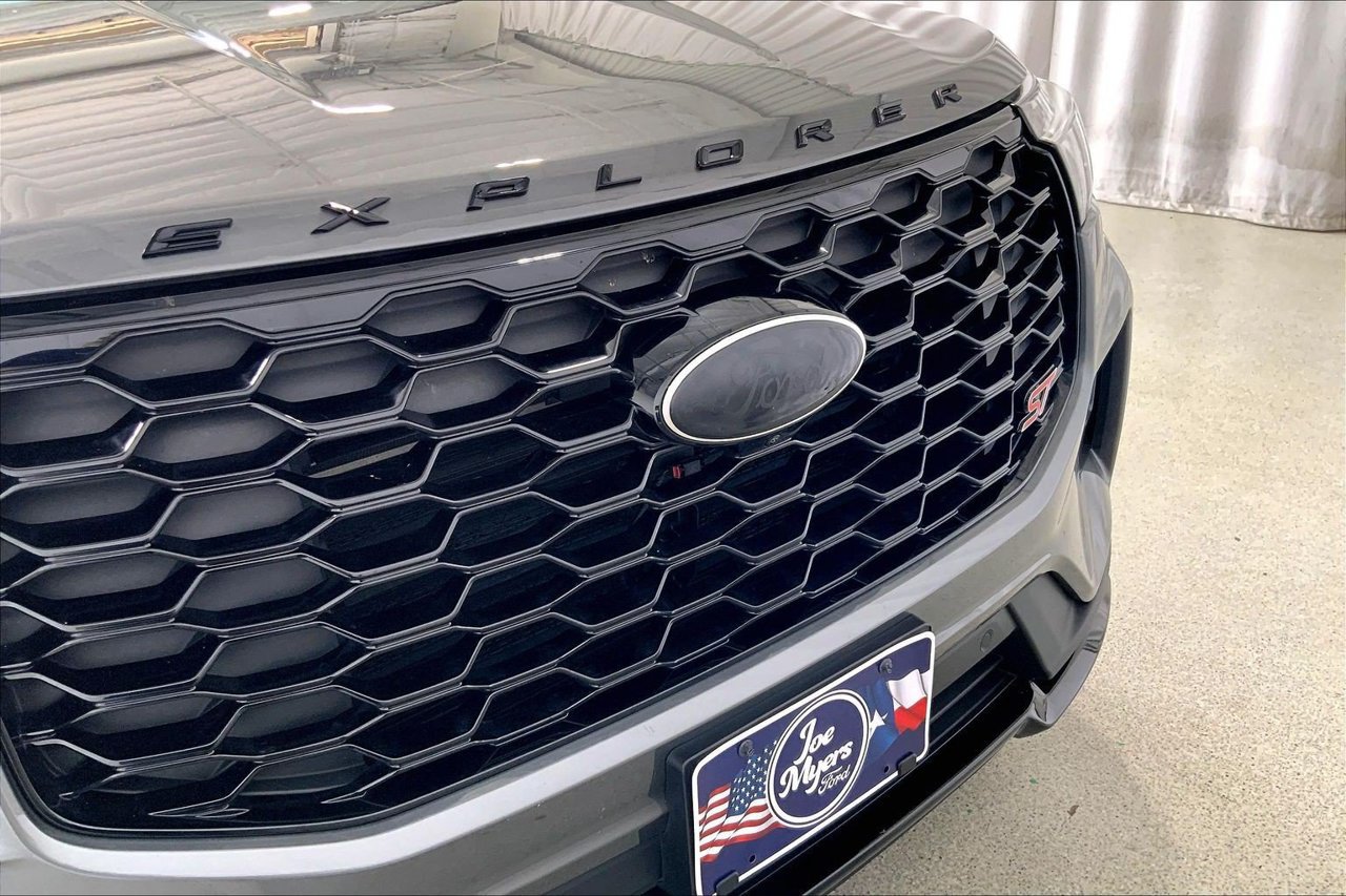 Used 2025 Ford Explorer ST w/ Sun And Sound Package AWD/4WD image 29