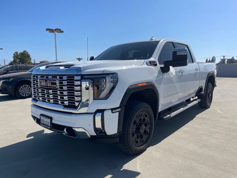 Used 2024 GMC Sierra 3500 Denali w/ Denali Reserve Package AWD/4WD image 5