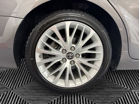 Used 2018 Toyota Camry XLE FWD image 32