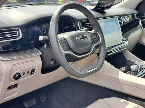 Used 2022 Jeep Wagoneer Series III w/ Premium Group I AWD/4WD image 8