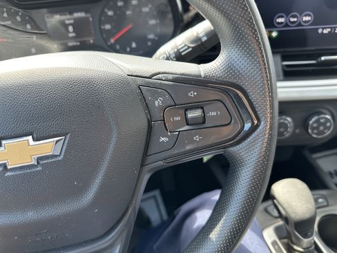 Used 2024 Chevrolet Trax LS w/ LS Convenience Package FWD image 19