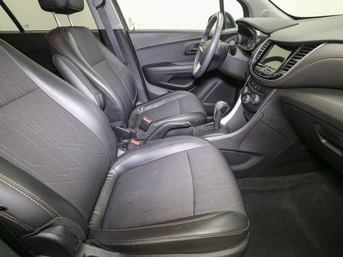 Used 2018 Chevrolet Trax LT w/ LT Convenience Package AWD/4WD image 16