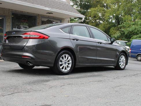 Used 2017 Ford Fusion SE w/ Fusion SE Technology Package FWD image 6