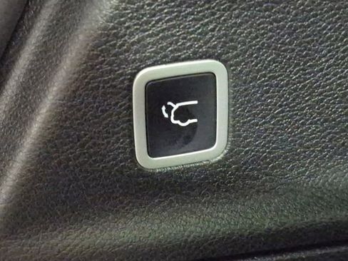 Used 2025 Chrysler Pacifica Limited image 26