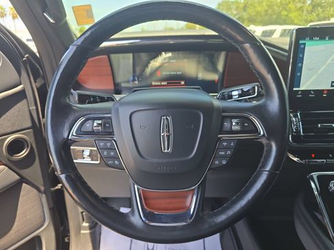 Used 2022 Lincoln Navigator Reserve AWD/4WD image 27