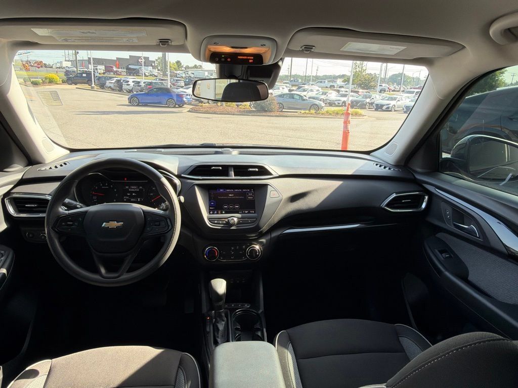 Used 2023 Chevrolet TrailBlazer LT FWD image 28