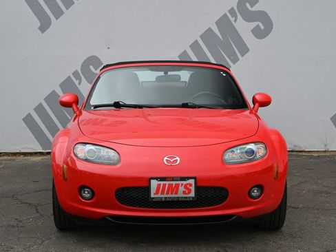 Used 2006 MAZDA MX-5 Miata Grand Touring w/ Premium Pkg RWD image 2