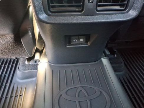 Used 2023 Toyota Venza Limited AWD/4WD image 16