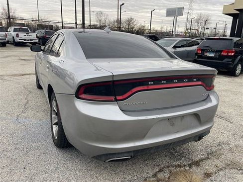 Used 2015 Dodge Charger SXT image 3