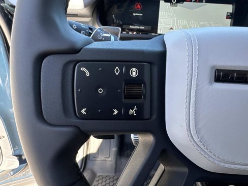 Certified 2026 Land Rover Defender 110 OCTA image 31