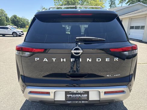 Used 2023 Nissan Pathfinder SL AWD/4WD image 6