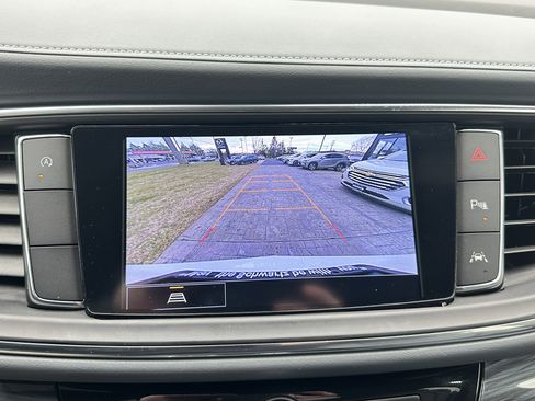 Used 2024 Buick Enclave Essence image 2