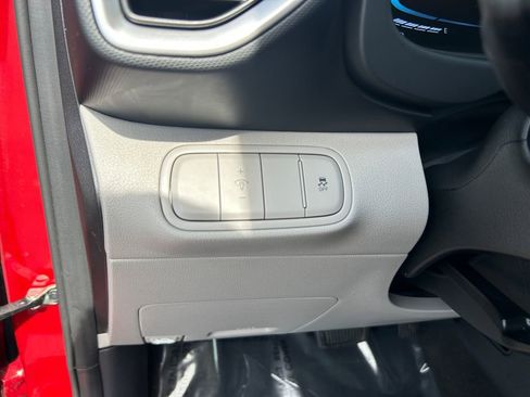 Used 2025 Hyundai Venue SEL FWD image 20