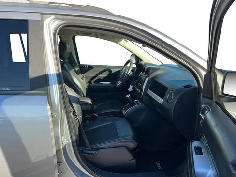 Used 2015 Jeep Compass Latitude image 22