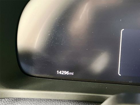 Used 2025 Toyota Crown Signia Limited w/ Advanced Technology Package image 11