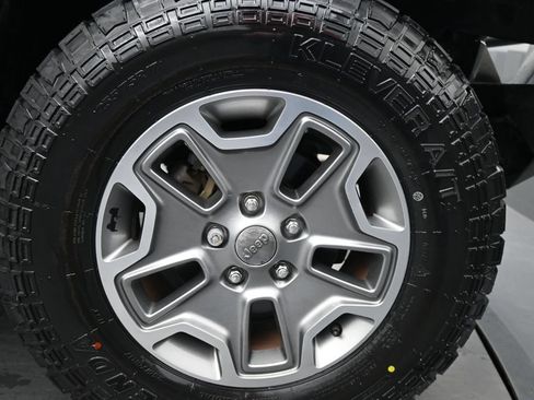 Used 2015 Jeep Wrangler Unlimited Sport w/ Quick Order Package 24S AWD/4WD image 25