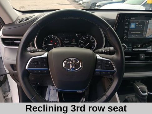 Used 2021 Toyota Highlander XLE image 11