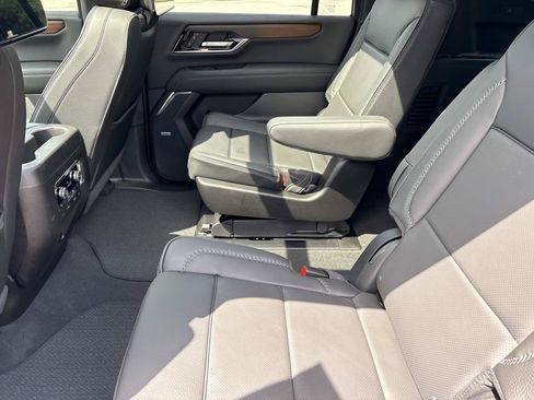 Used 2026 GMC Yukon XL Denali w/ Denali Reserve Package AWD/4WD image 30