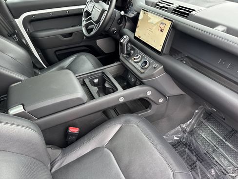 Used 2024 Land Rover Defender 130 X-Dynamic SE AWD/4WD image 17
