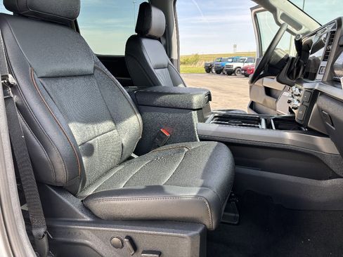 New 2026 Ford F250 Lariat w/ Black Appearance Package image 17