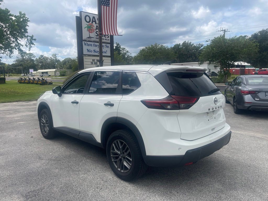 Used 2024 Nissan Rogue S FWD image 5