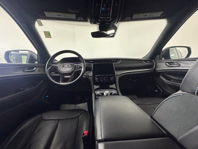 Used 2022 Jeep Grand Cherokee Overland AWD/4WD image 17